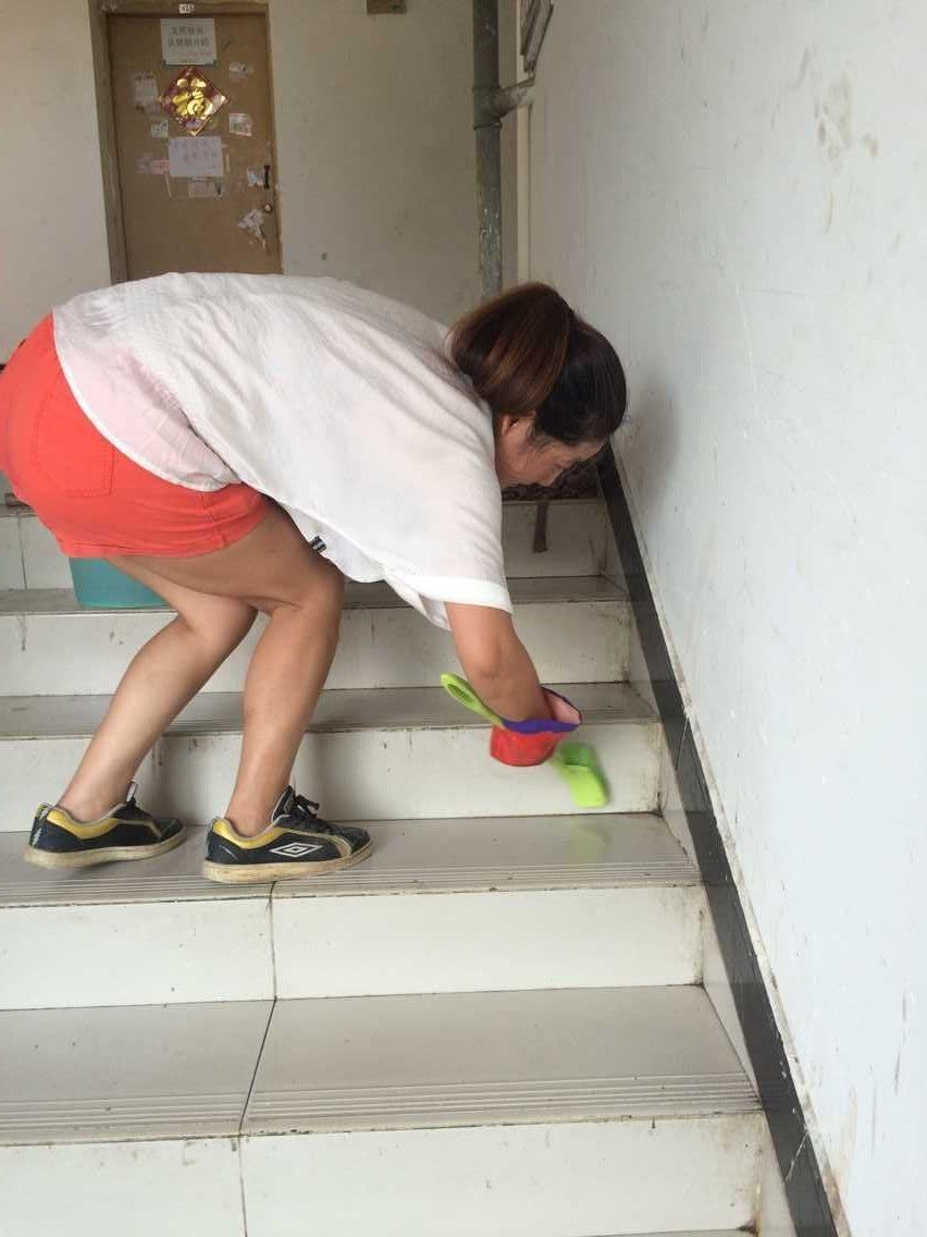 清洁学生宿舍台阶.jpg