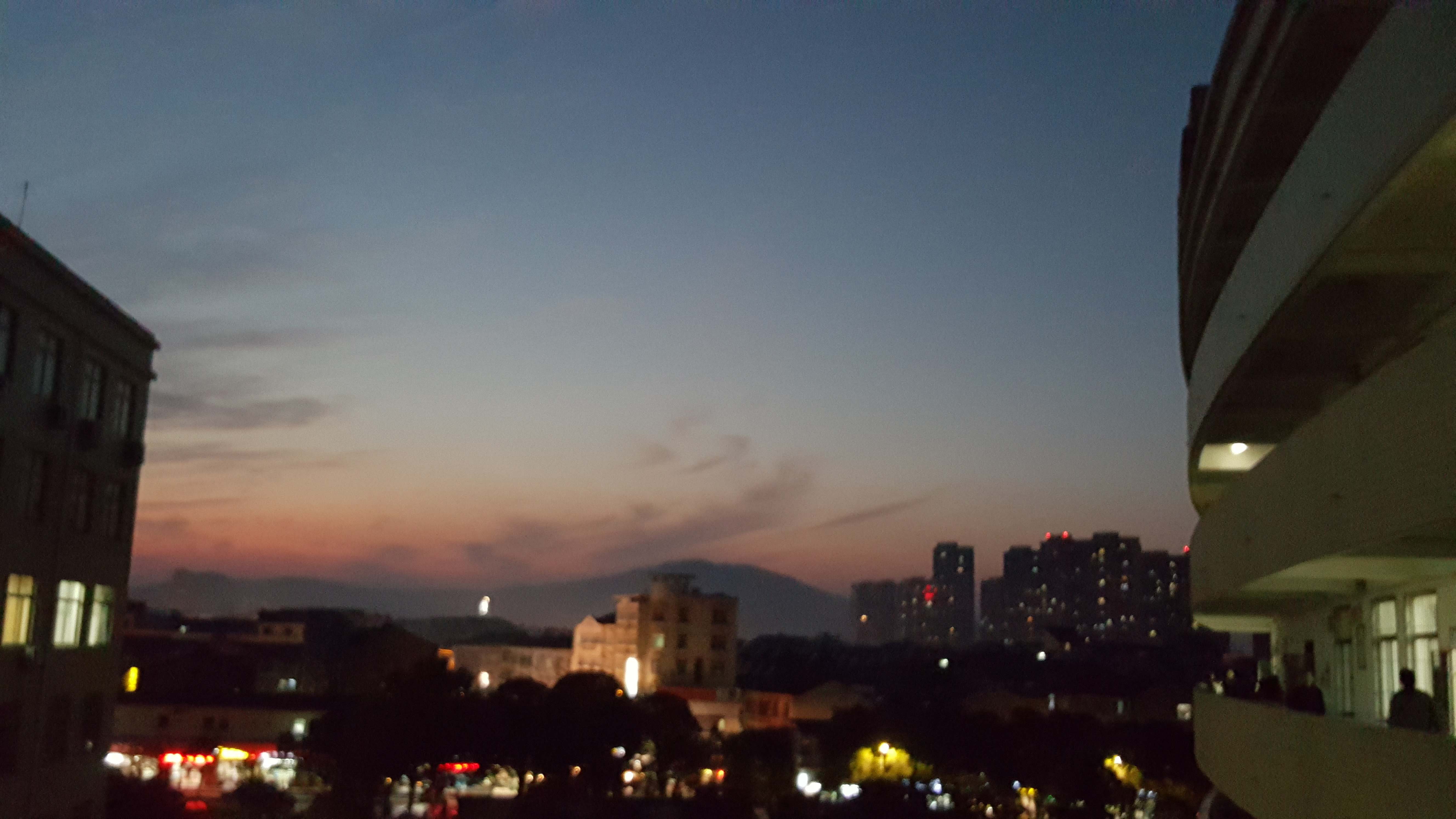 夜色武工院林晨.jpg