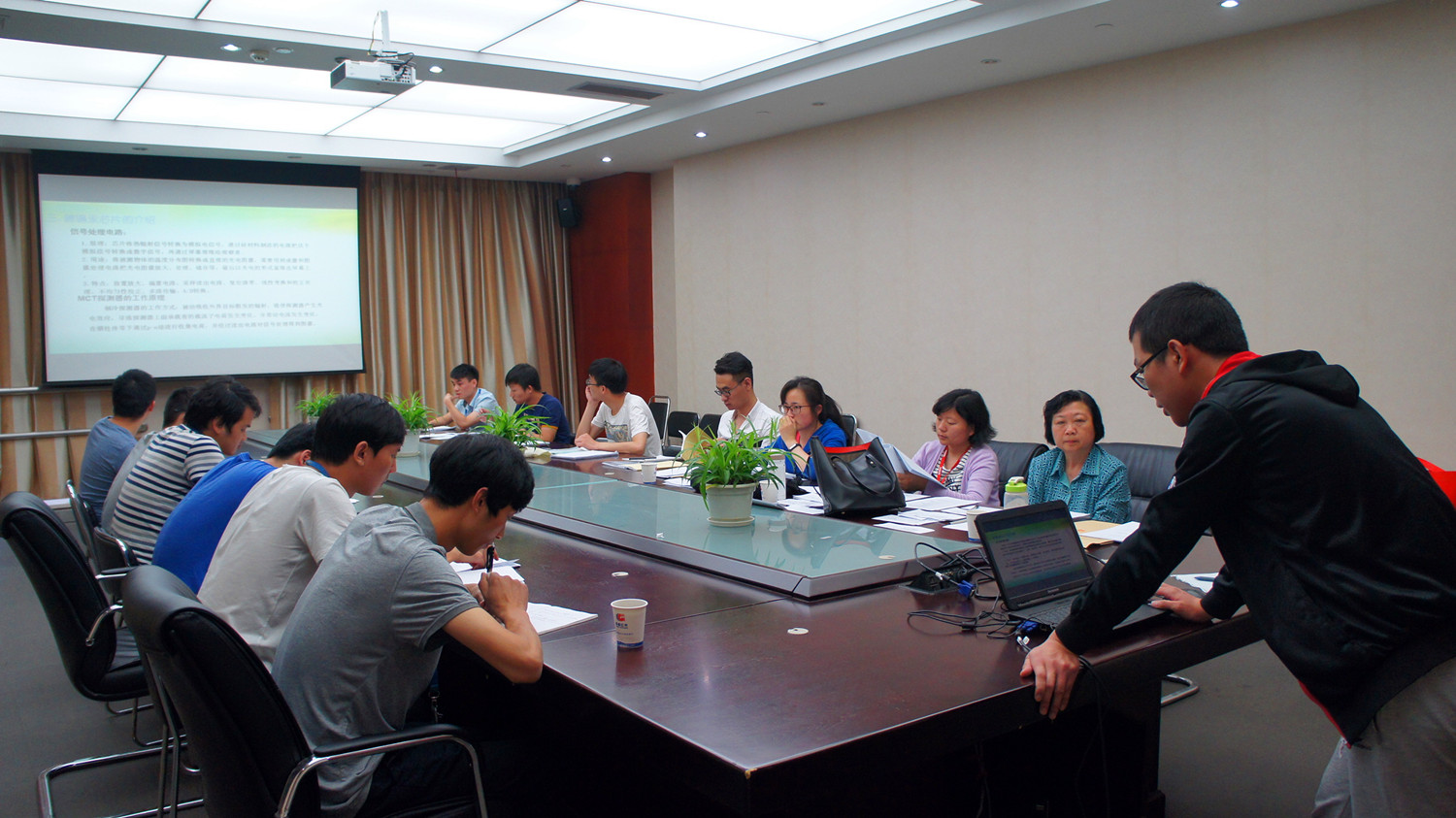 学生答辩现场.JPG
