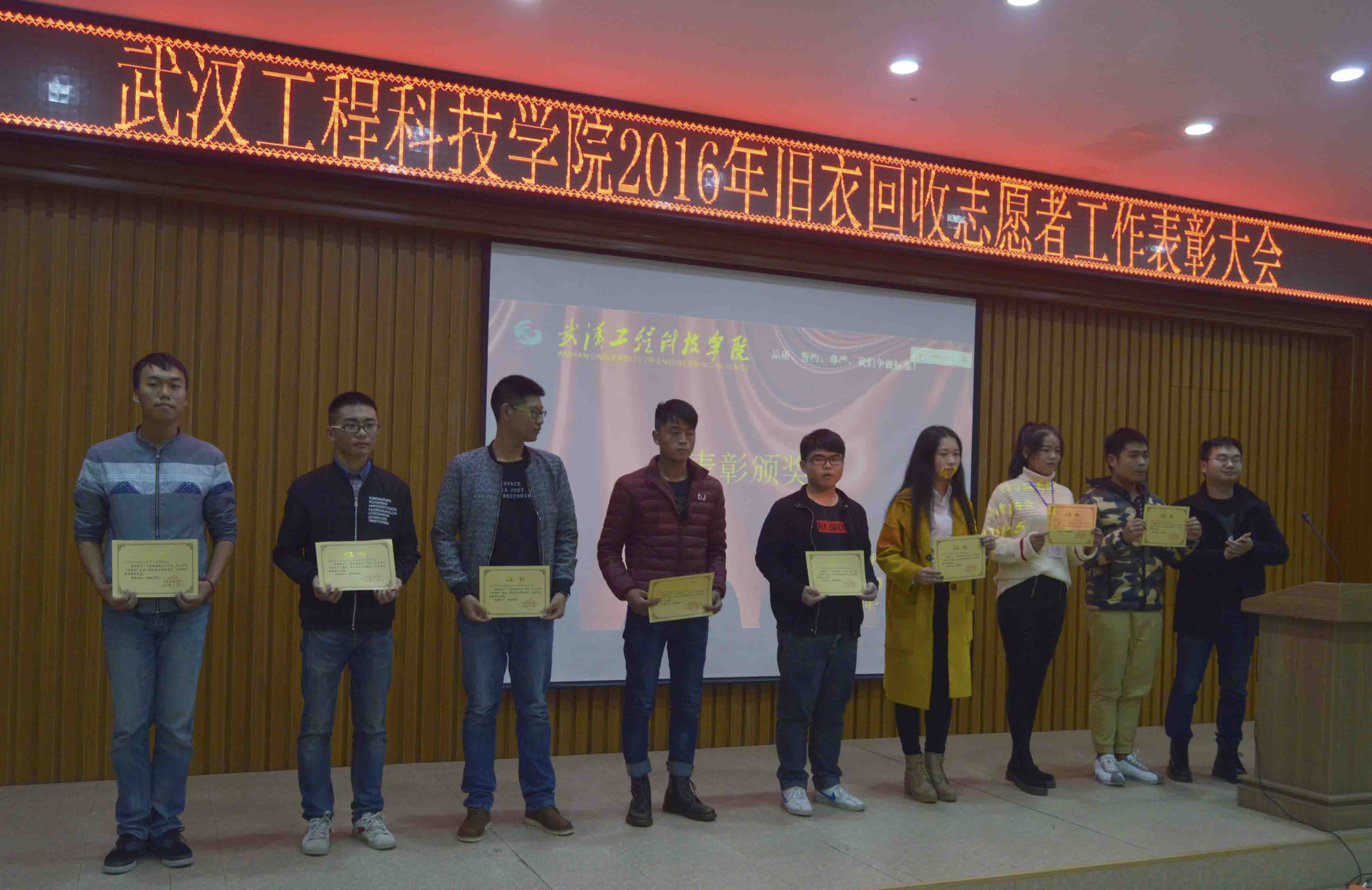 摄影记者关哓杰，蔡露  图编曾梦飞，韩佳玥 (2).JPG