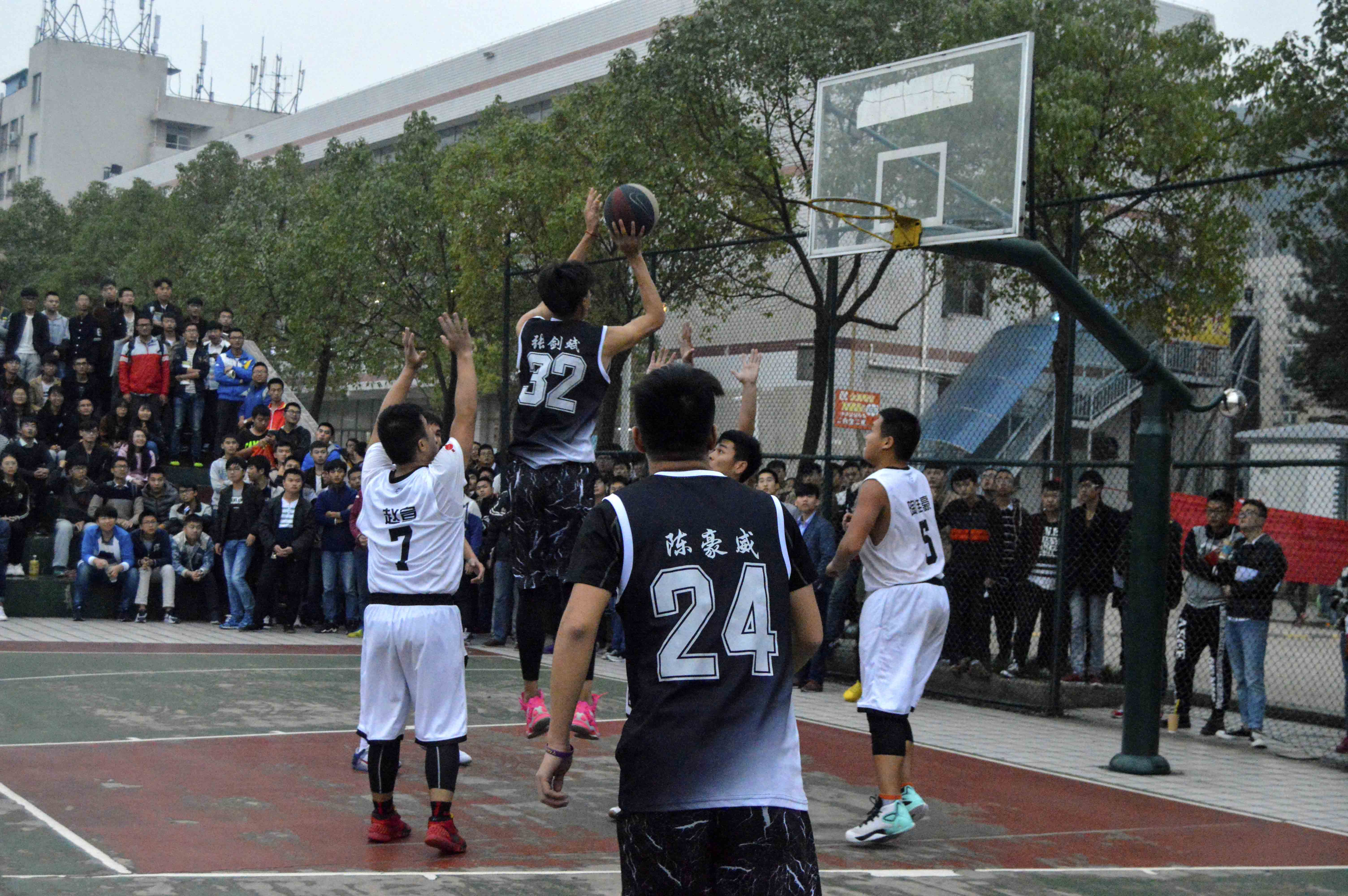 20161121篮球赛决赛 摄影记者 安帅 胡月 陆莉 周琼慧 图编龚庆 (3).jpg