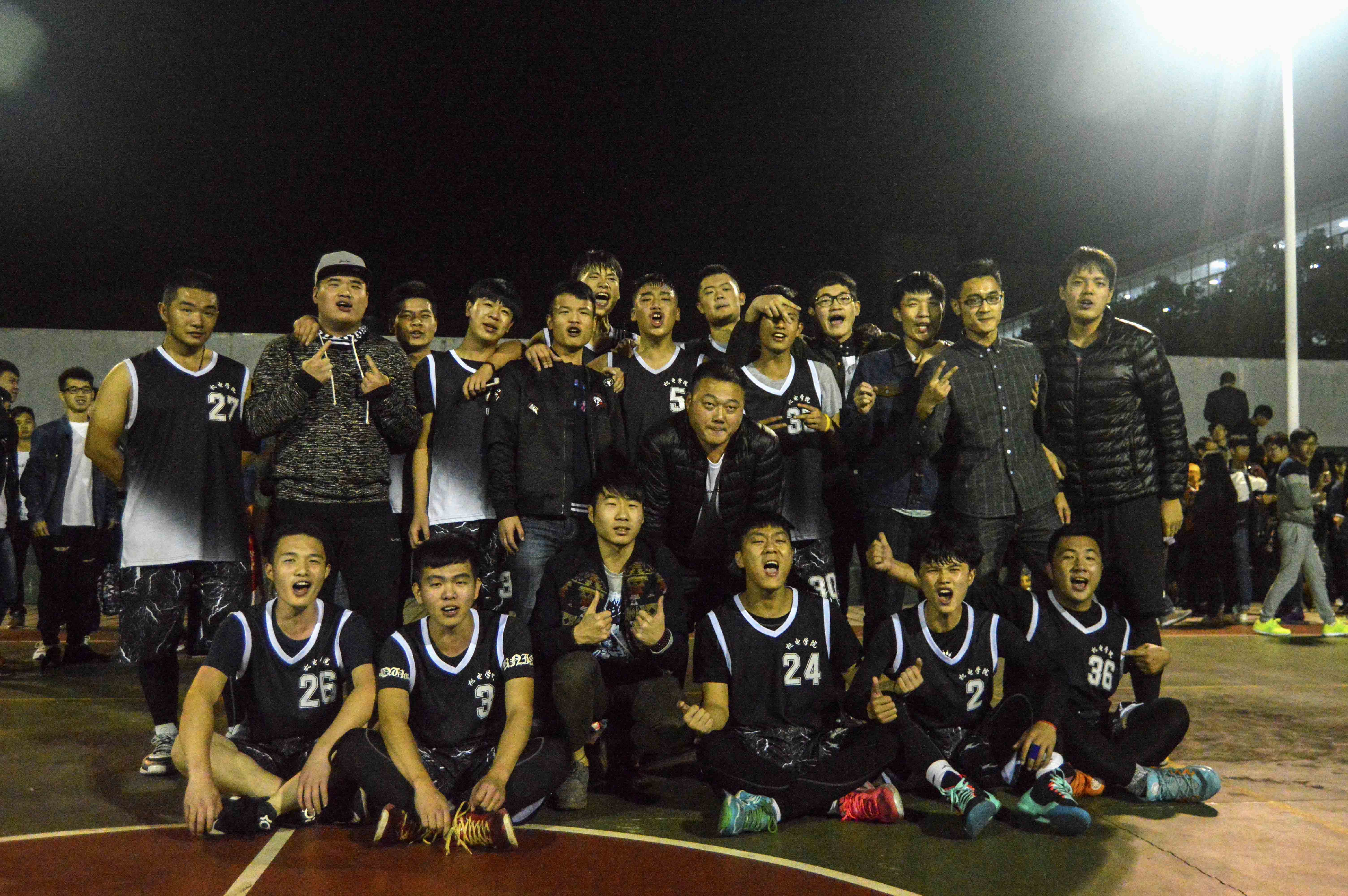 20161121篮球赛决赛 摄影记者 安帅 胡月 陆莉 周琼慧 图编龚庆 (1).jpg