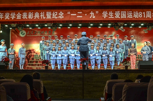 20161208一二.九大合唱彩  摄影记者杨正举 图编 乔文西 (12).JPG