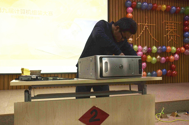 20161215计算机装机大赛决赛 摄影记者 胡月 图编 邓雨晗 (3)_副本.jpg