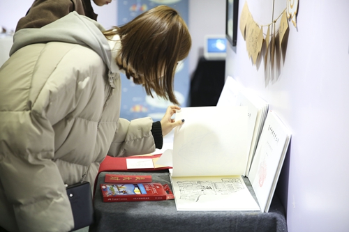 20161228图书馆视觉艺术展 摄影记者刘帅 图编 罗玲杰 (8).JPG