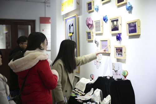20161228图书馆视觉艺术展 摄影记者刘帅 图编 罗玲杰 (11).JPG