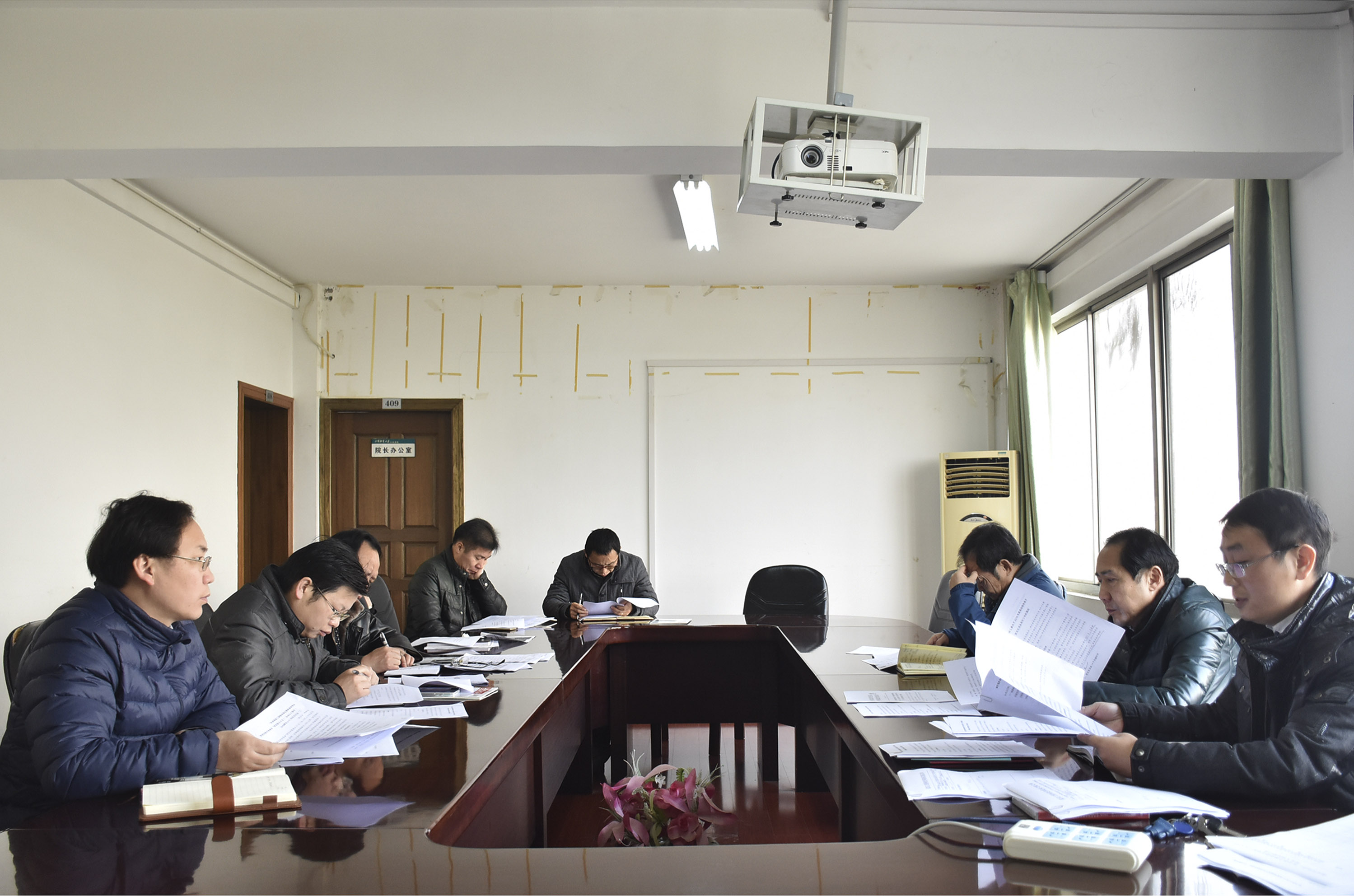 校党委召开专题会议部署推荐提名十九大代表候选人初步人选