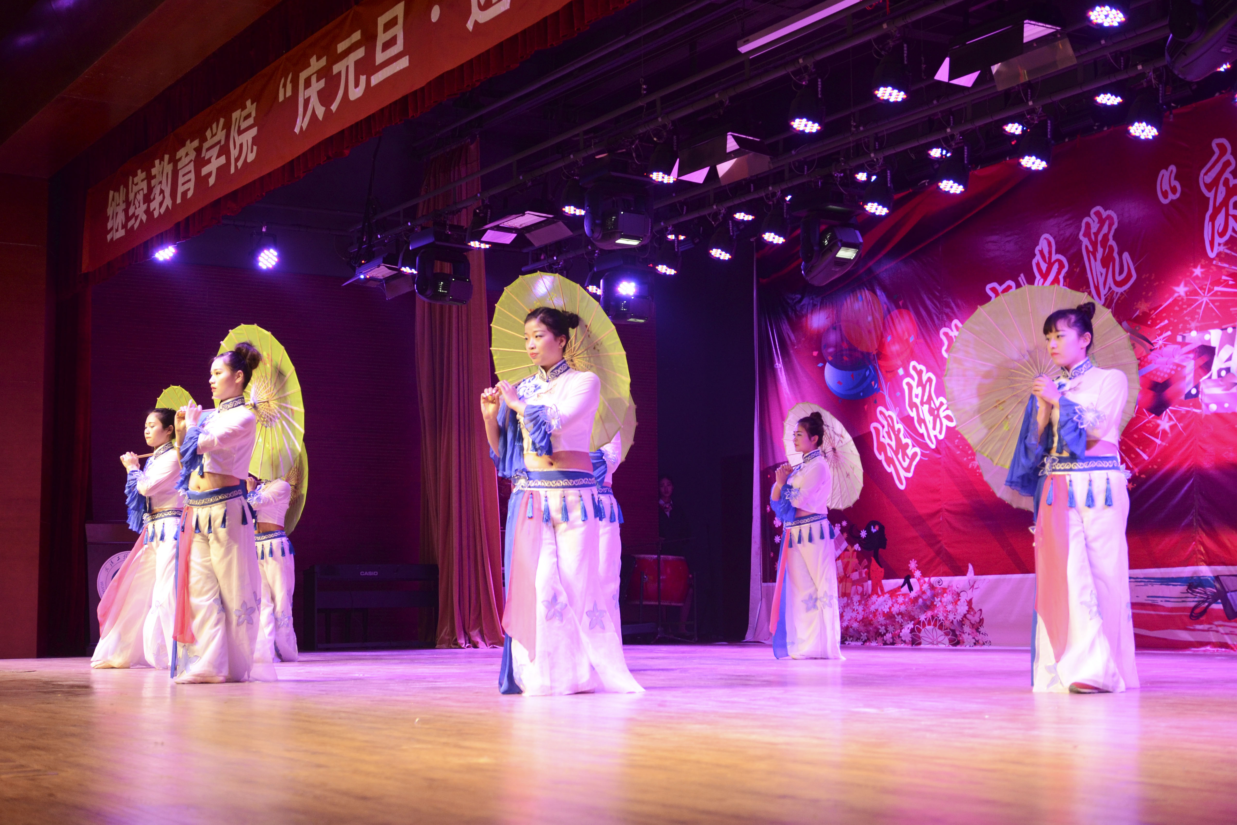 20161228继续教育学院元旦汇演摄影记者杨正举 图编罗玲杰 (2).jpg