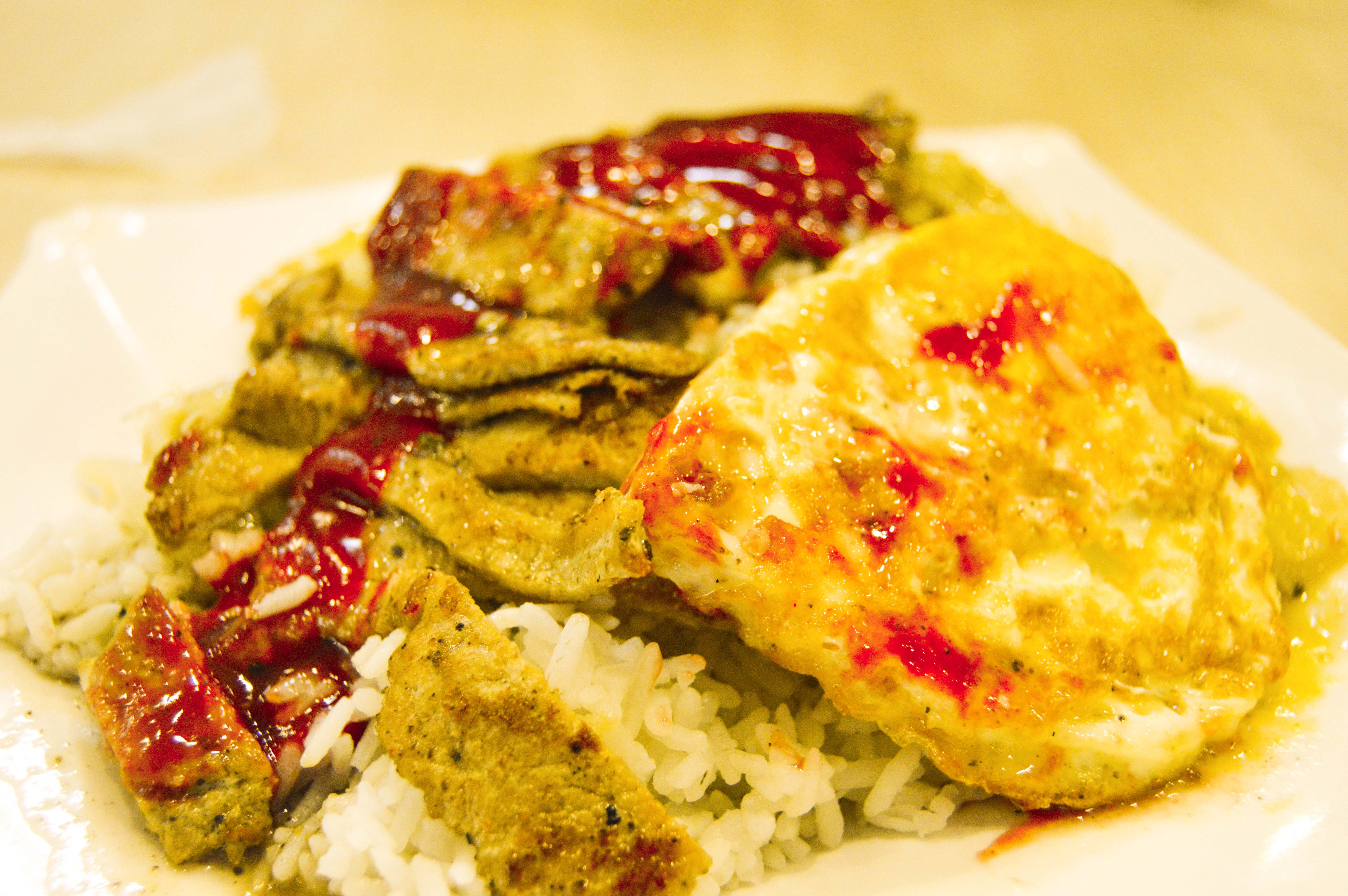 一食堂 猪扒饭 杨燕菱xiu.jpg