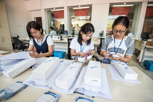 收费中心准备就绪 籍鹏飞.jpg