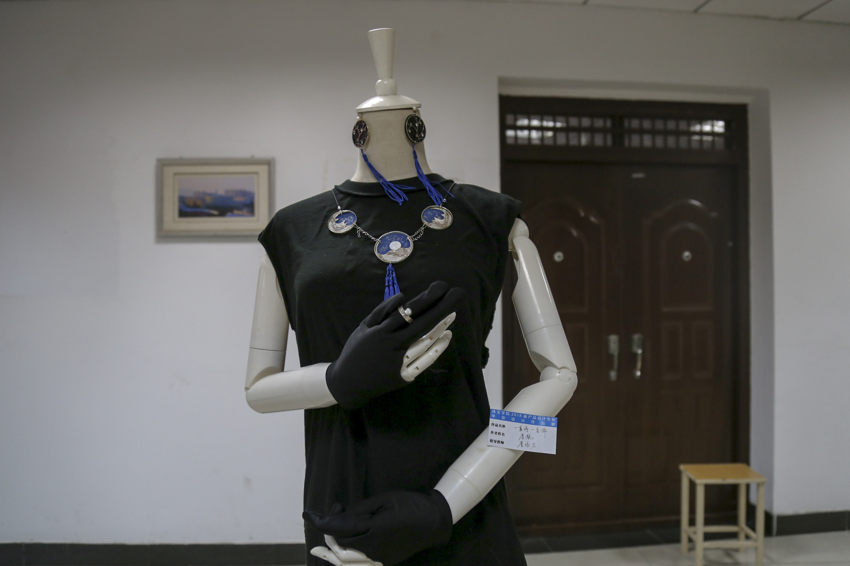 李想-一首诗 一首饰 一春江花月夜实物图 (2).JPG