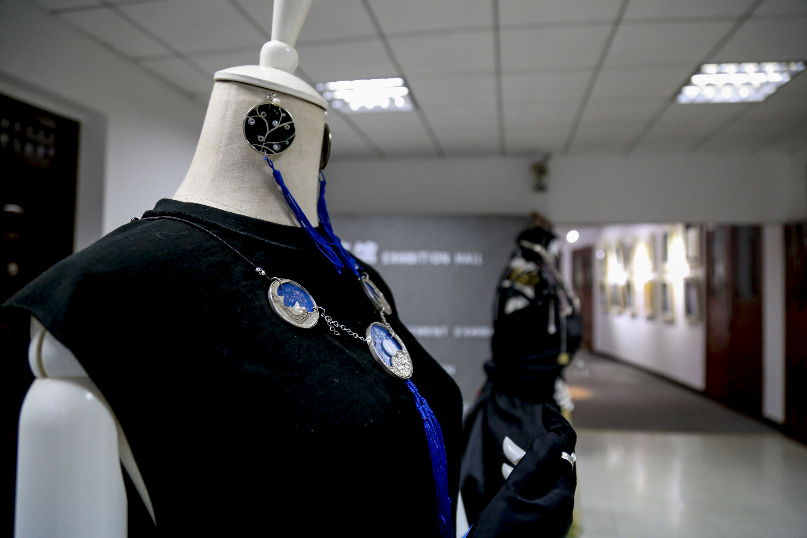 李想-一首诗 一首饰 一春江花月夜实物图 (1).JPG