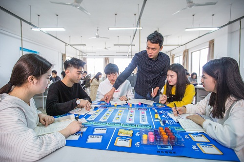 经管课堂教学-籍鹏飞 (1).jpg