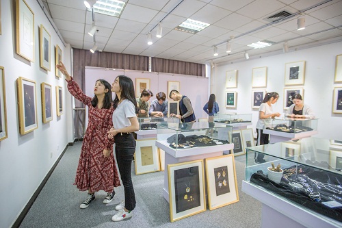 珠宝展厅、毕业作品展参观 籍鹏飞 (2).jpg