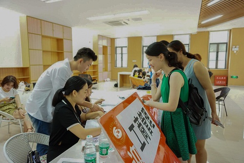 专升本报道现场 王昕怡摄 (6).jpg