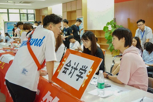 专升本报道现场 王昕怡摄 (3).jpg