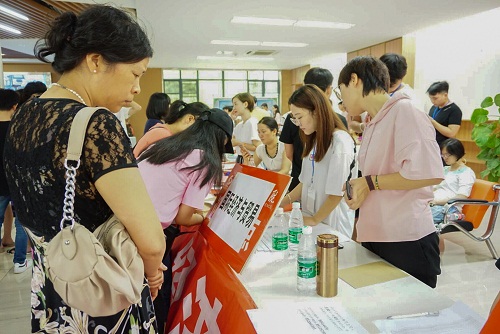 专升本报道现场 王昕怡摄 (2).jpg