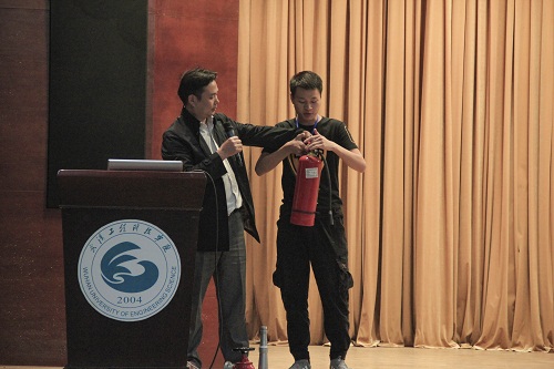 实习摄影记者周奕迅 (5).jpg