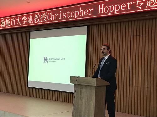 伯明翰城市大学Christopher Hopper副教授来校讲学.jpg