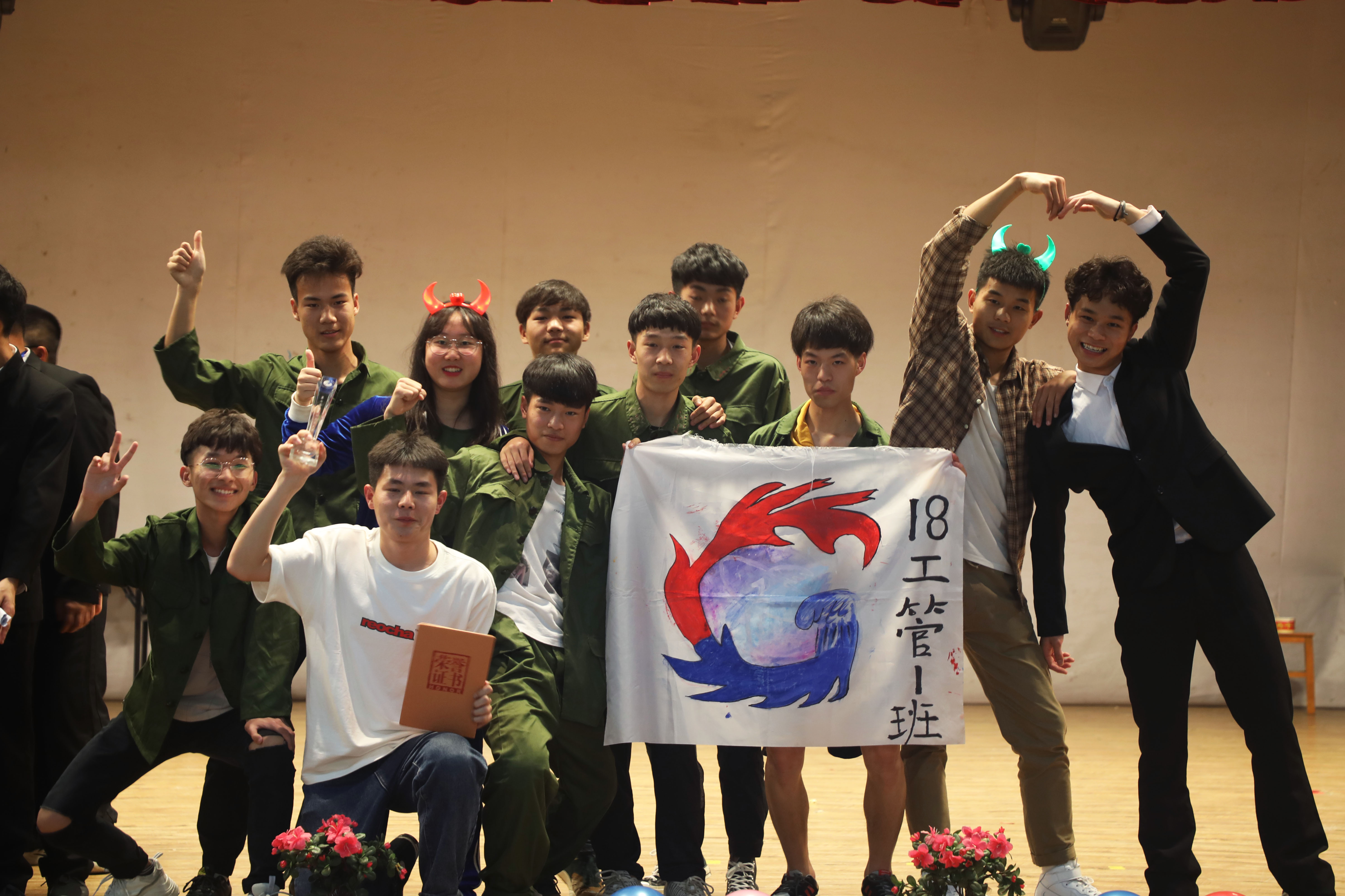 吴庆华 (8)第一班集体.jpg