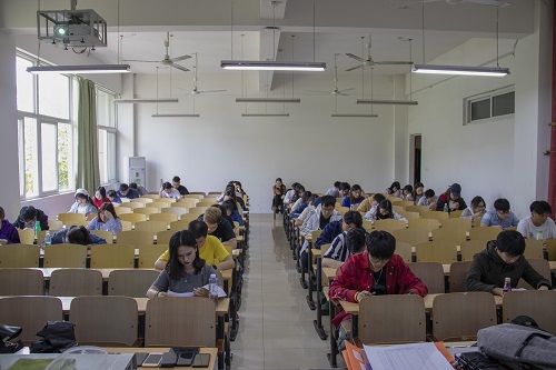 201958三教雅思测试摄影记者张建，刘晓宇 (3).jpg