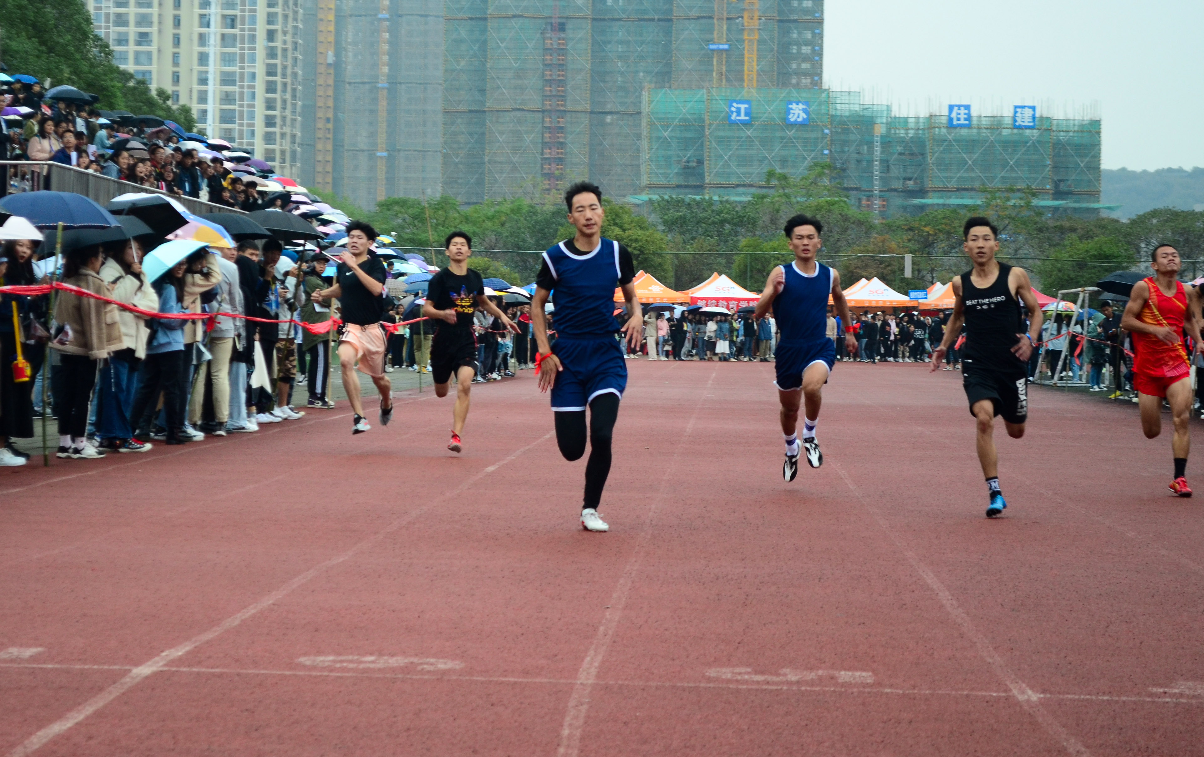 男子200米冠军 陈润.jpg