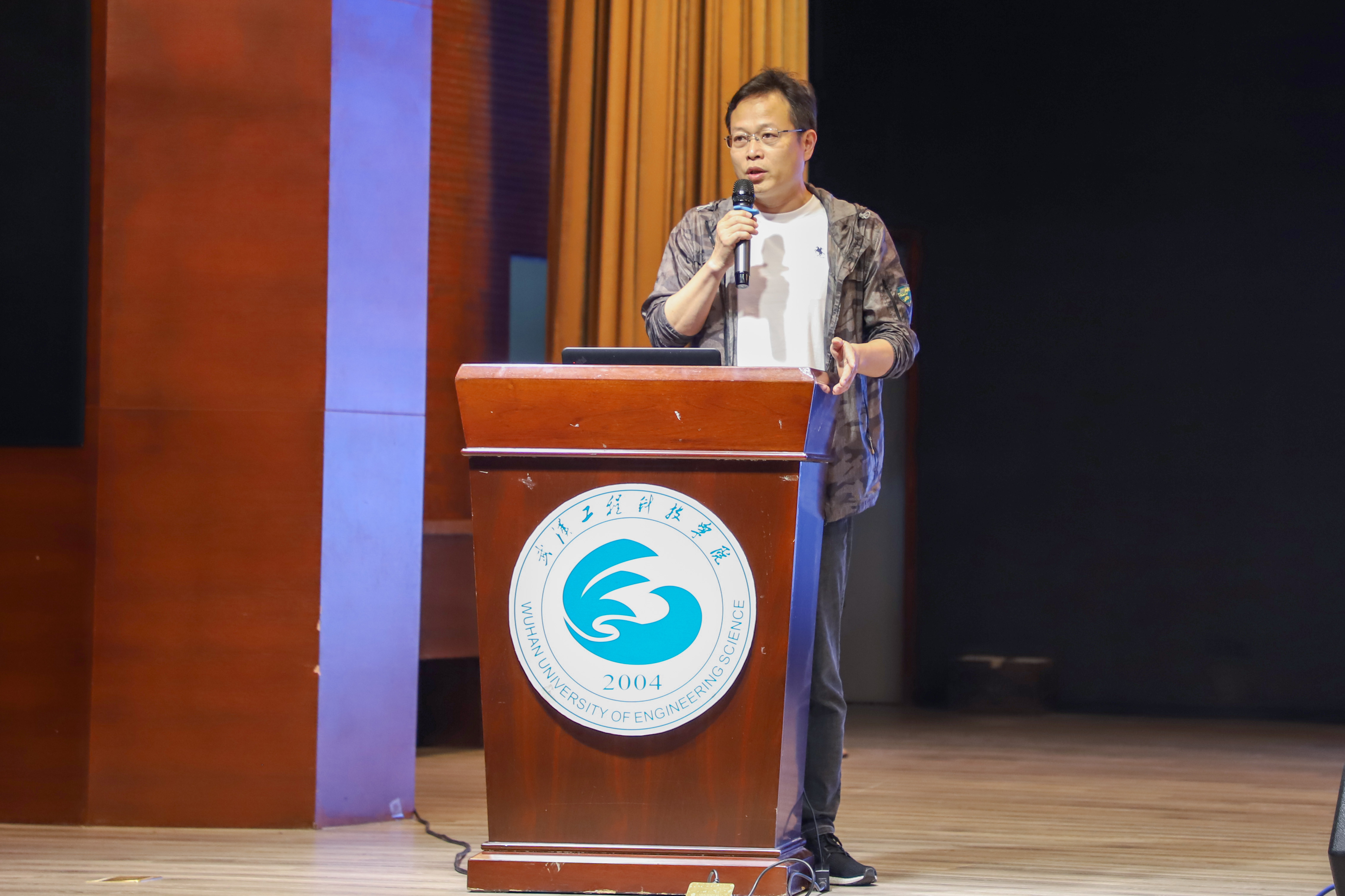 王辰羽格 (4) 主持人.JPG