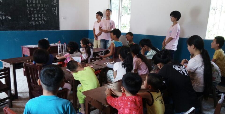 【2015年暑期三下乡报道】我校志愿者战斗在华中最高峰