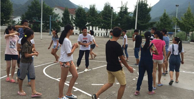 【贵阳晚报】武汉9名大学生利用暑假时间赴麻江谷硐支教