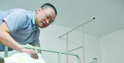 【湖北日报】“我不是家长是室友 ” ——42岁的王红爱再度考回母校读专科