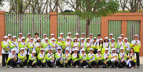 【新华网】武汉工程科技学院多名志愿者服务园博会