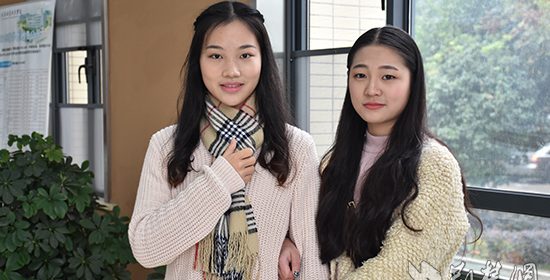 【荆楚网】武汉一高校英语专业两名女生同被南航录取为空姐(图)