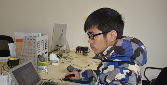 【长江网】90后宅男创立互联网广告公司 半年收入430万