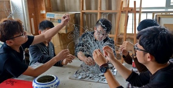 【中国日报网】大学生脑洞大开 结构课上让“铁树”开花