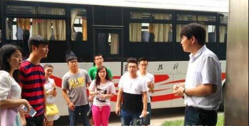 【中国日报网】未毕业就被企业录用 高校\”订单班\”引领就业新模式