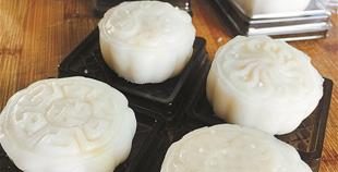【楚天都市报】高校女老师自制爱心月饼送亲友