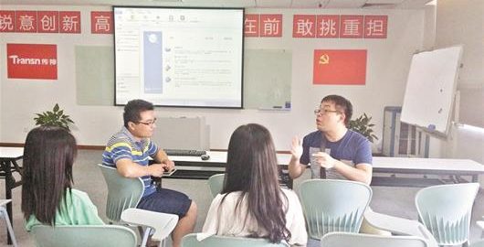 【楚天都市报】图文：大学老师变身编外翻译为让学生学到最新知识 一个假期免费翻译10万余字