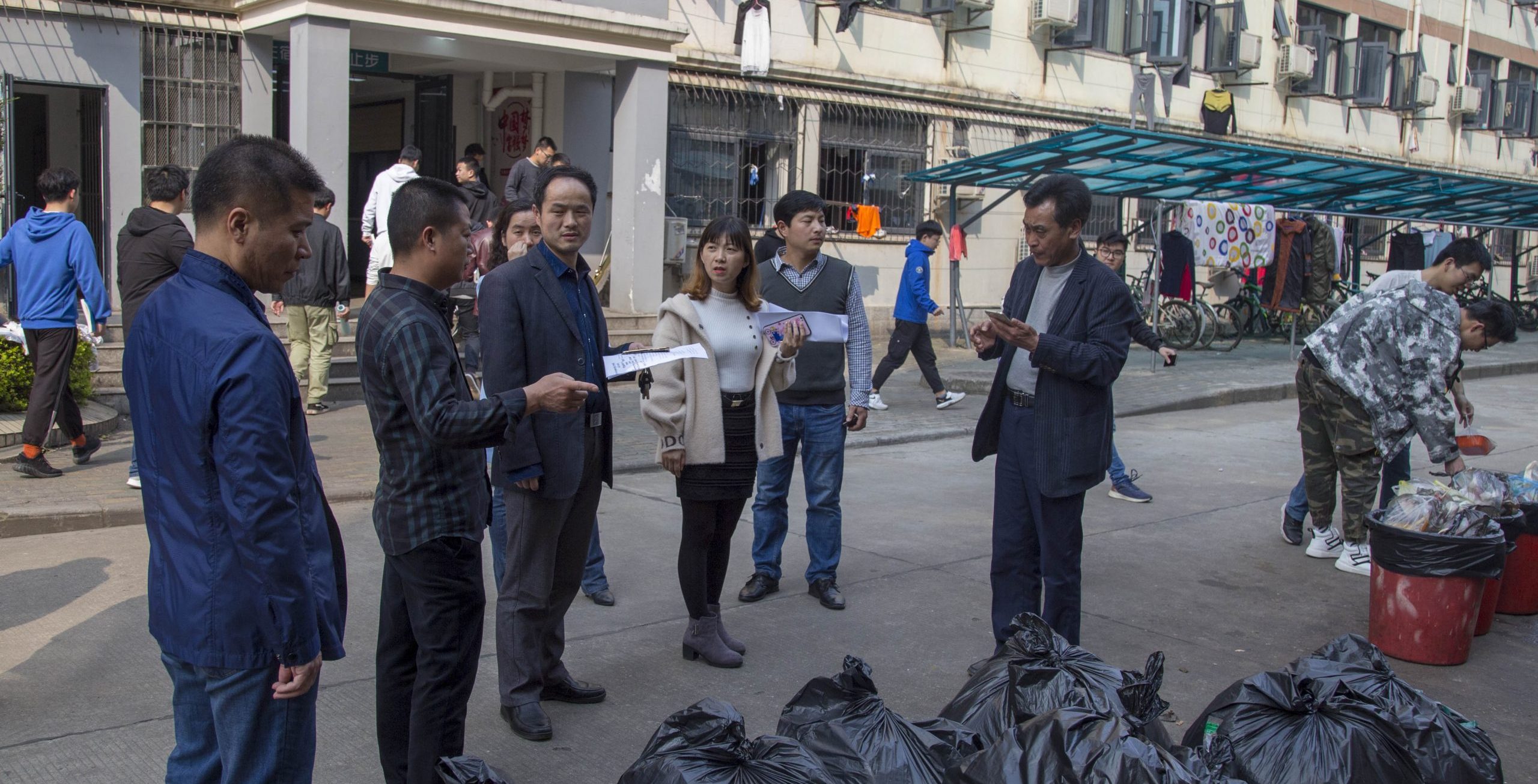 学校开展“洁净校园”活动