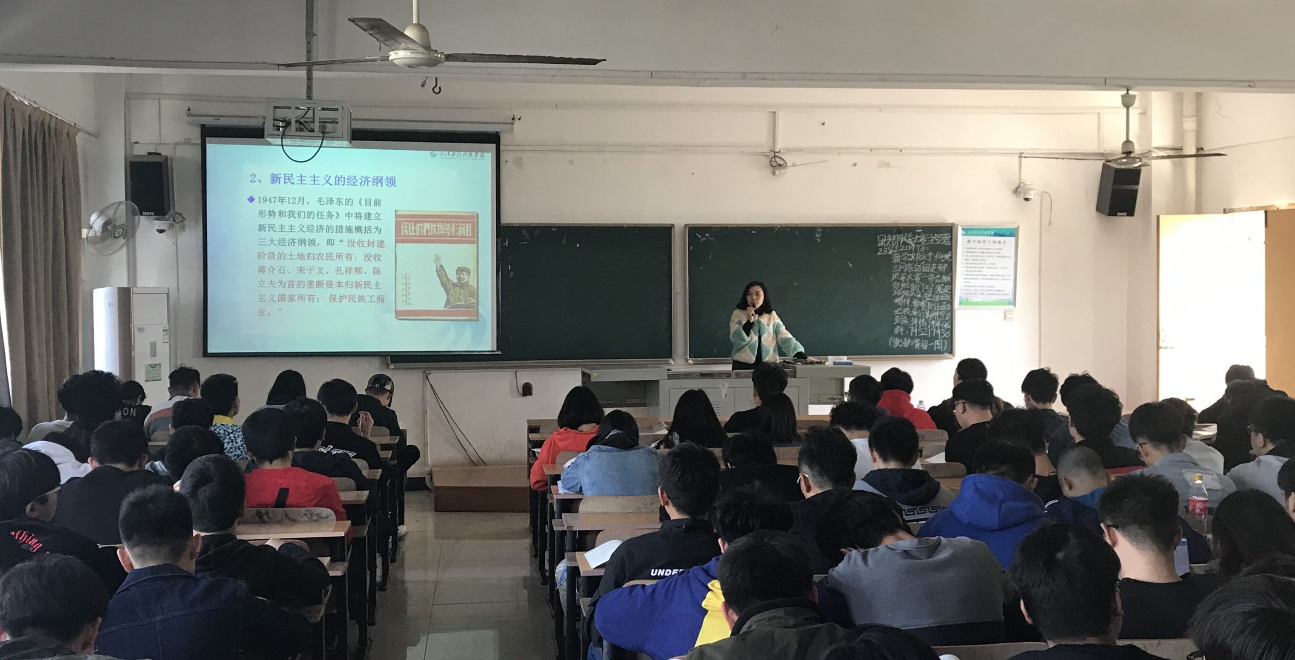 习近平总书记在学校思想政治理论课教师座谈中发表的重要讲话引师生热议