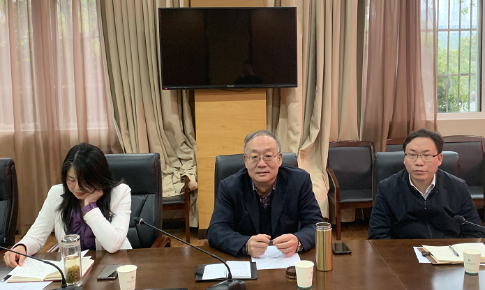 学校召开辅导员工作座谈会