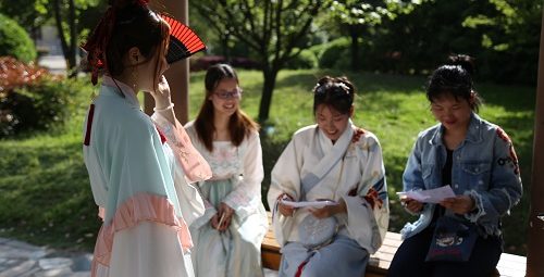 “汉服之美”中国传统文化活动暨第三届明德杯国学知识大赛开幕