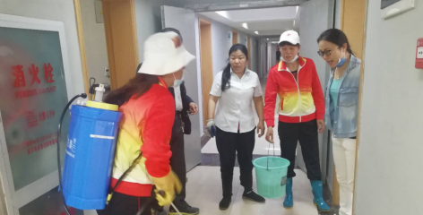 学校组织开展校园消毒活动