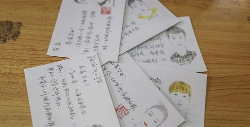 最走心的毕业礼物 毕业班辅导员手绘肖像送全班学生