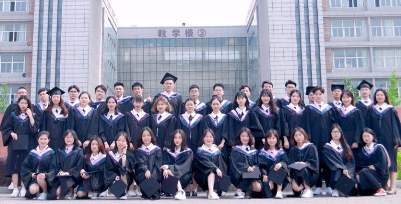 同班5名学子一同考取国外研究生 考研之路相互勉励学习之余收获友谊