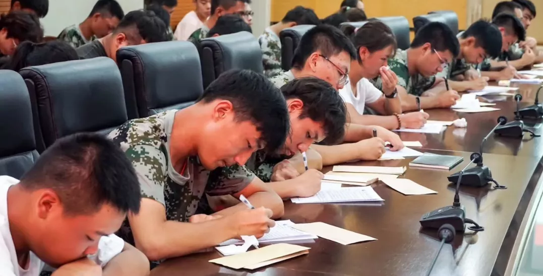 半月筹谋 四院联动 武工院举办中秋班会唤起400名新生回信感恩父母