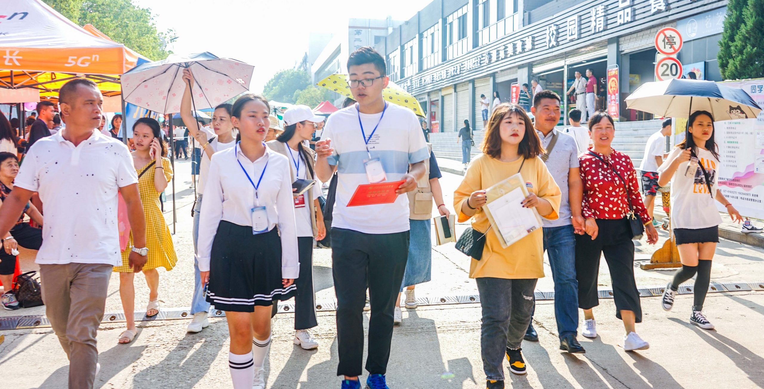 【直击迎新】新生独自报到结束 自愿投入迎新工作