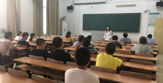 重制度 促管理 校领导带队检查实验室安全