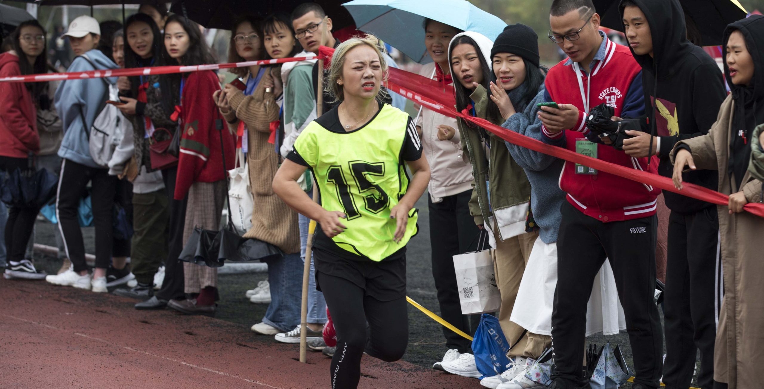 人文学子破女子800米校纪录卫冕决赛冠军
