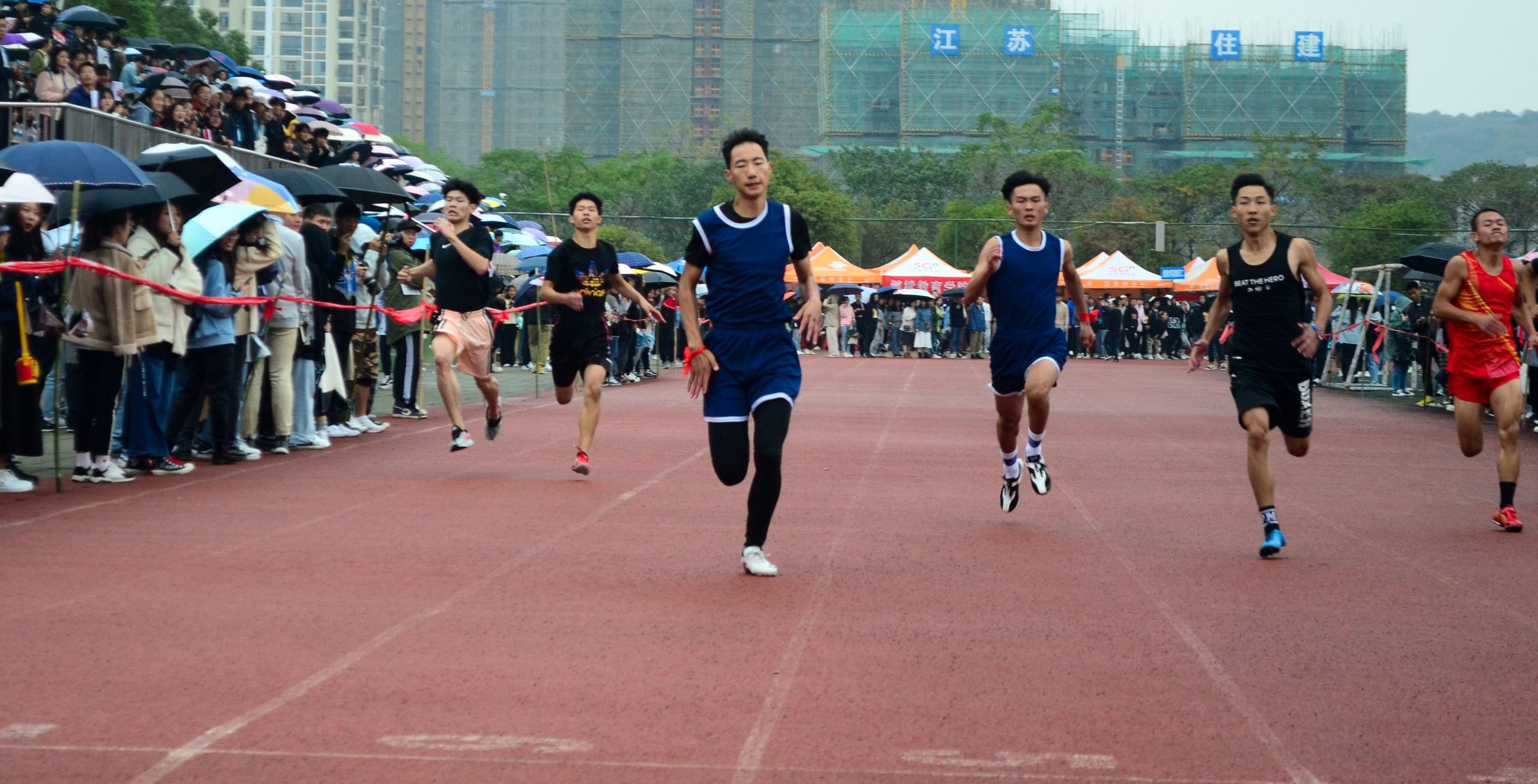 男女子200米决赛结果揭晓