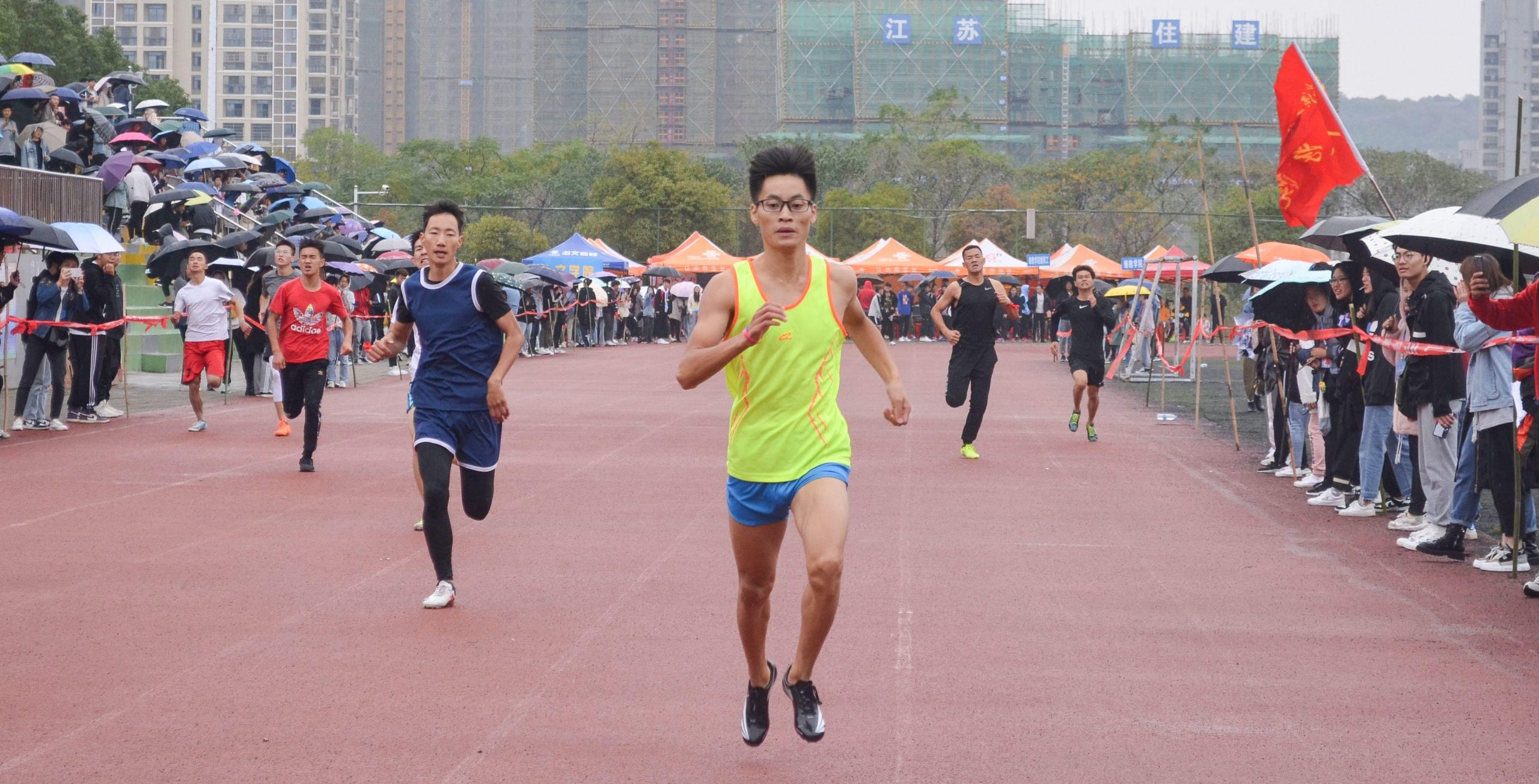 继续教育学院蝉联400米男女子冠军